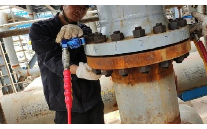 冶金余热回收设备螺栓安装预紧选用KWZK爱游戏体育在线注册,爱游戏体育（中国）液压力矩扳手