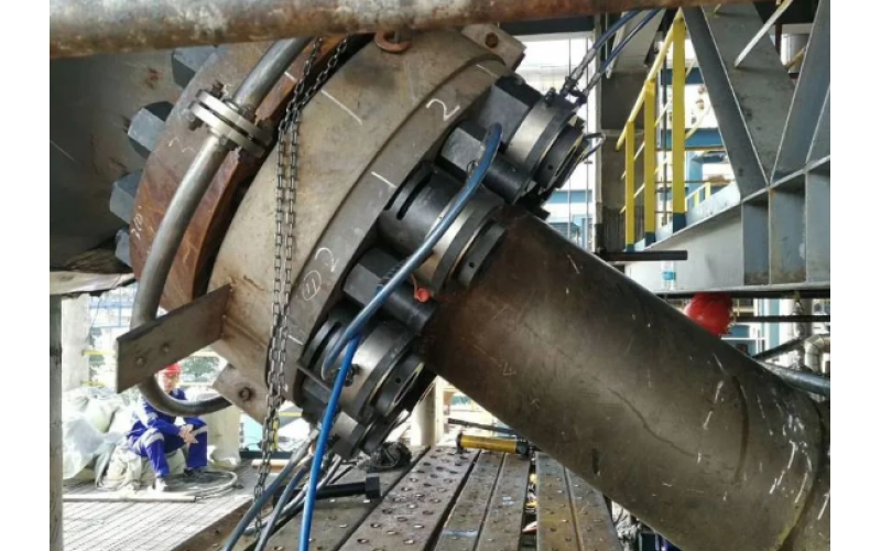 化肥氨合成塔顶盖螺栓预紧客户选用爱游戏体育在线注册,爱游戏体育（中国）KWZK液压螺栓拉伸器